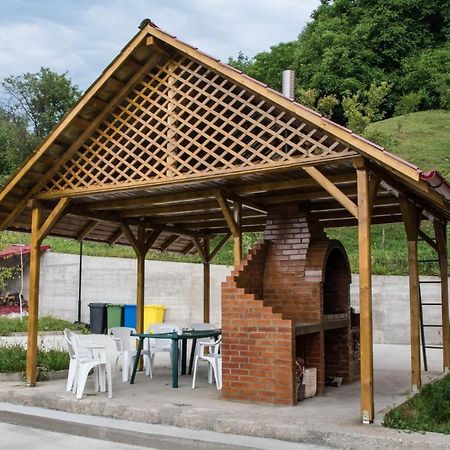 Pensiunea Floricel Stoeneşti Exterior foto