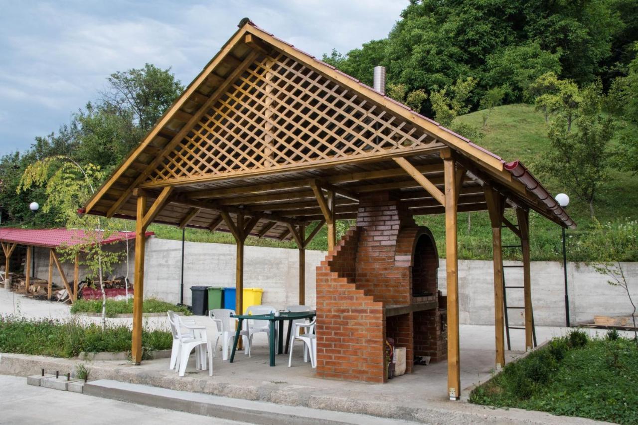 Pensiunea Floricel Stoeneşti Exterior foto