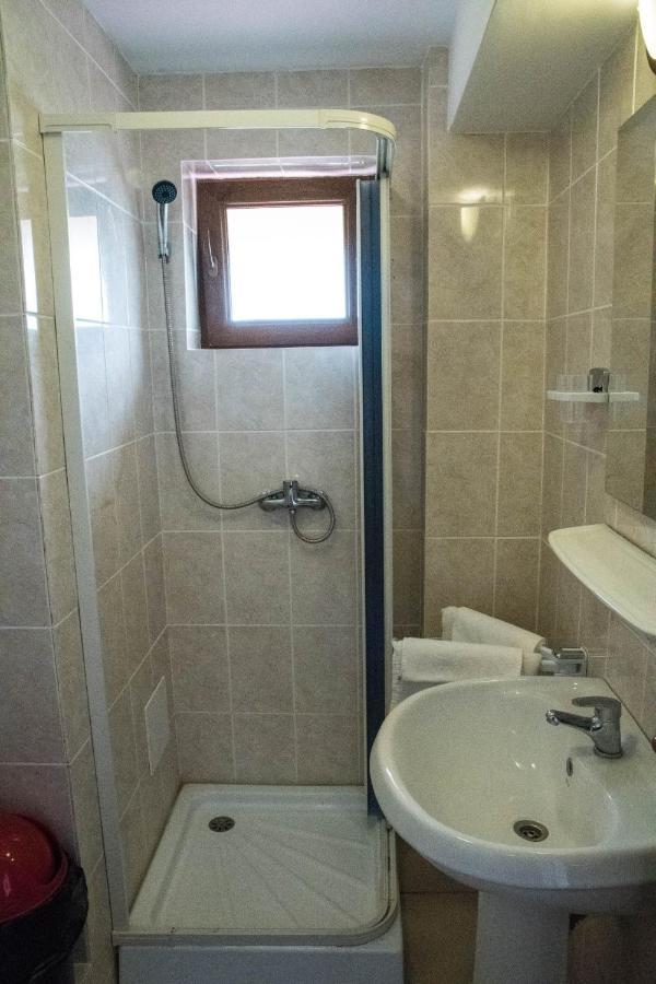 Pensiunea Floricel Stoeneşti Exterior foto